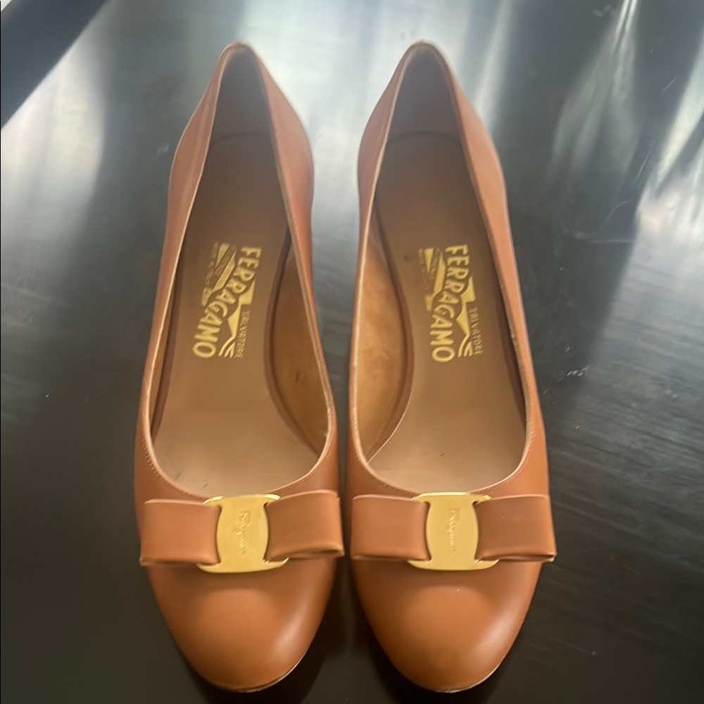 Salvatore Ferragamo Women's Brown Leather Pumps